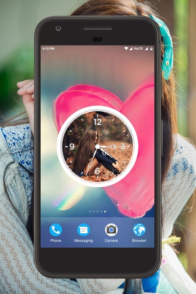 Girl Clock Live Wallpaper - Preview 3