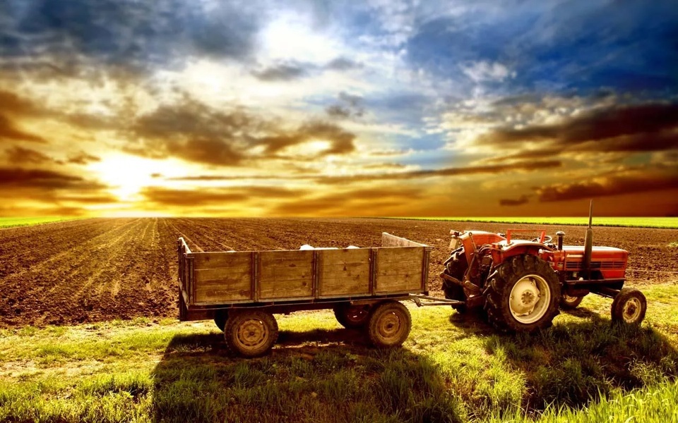 Farm Tractor - Preview 1