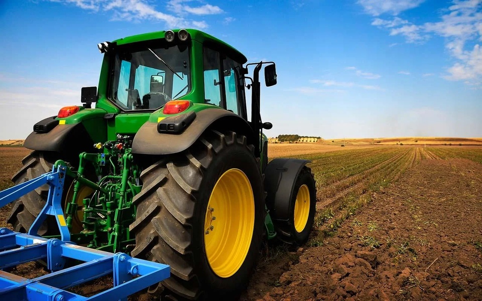 Farm Tractor - Preview 5