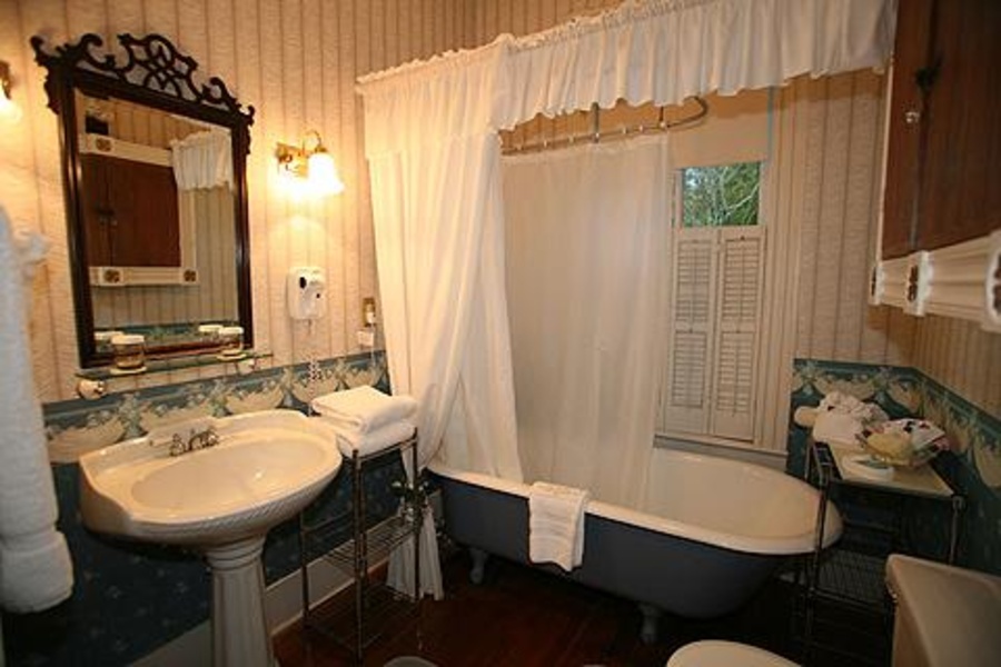 Bathroom Decorating Ideas - Preview 3