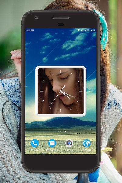 Girl Clock Live Wallpaper - Preview 1