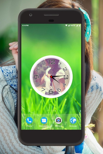 Girl Clock Live Wallpaper - Preview 2