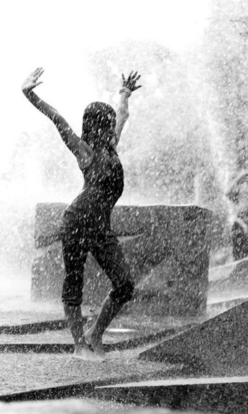 Sexy Girls in Rain Wallpapers - Preview 1