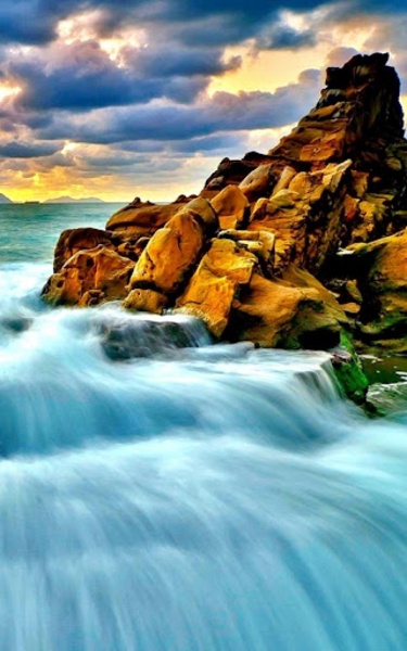 Wild Waterfalls Live Wallpaper - Preview 1