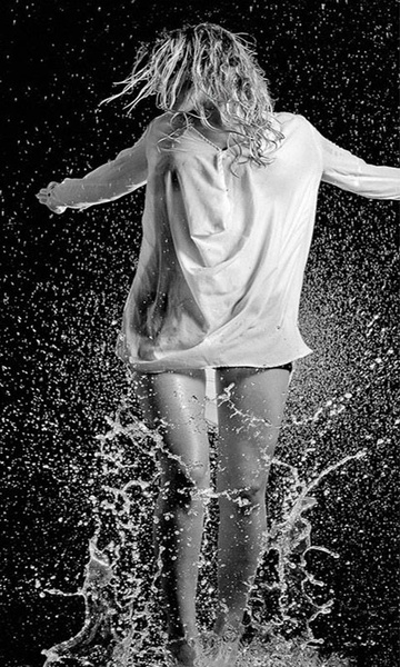 Sexy Girls in Rain Wallpapers - Preview 11